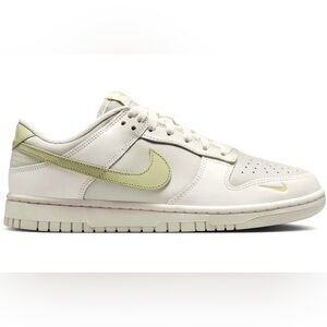 Women’s Nike Dunk Low in
Phantom Olive Aura